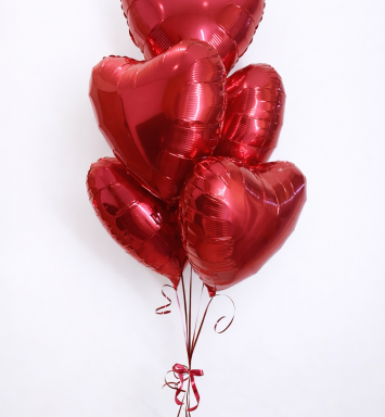 Ramo de corazones rojos